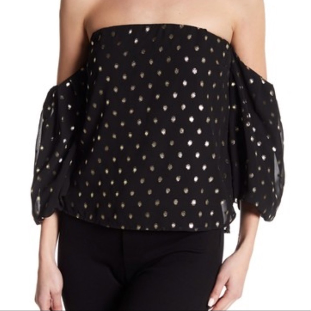 Romeo + Juliet Couture Off Shoulder Flare Top NWT‎